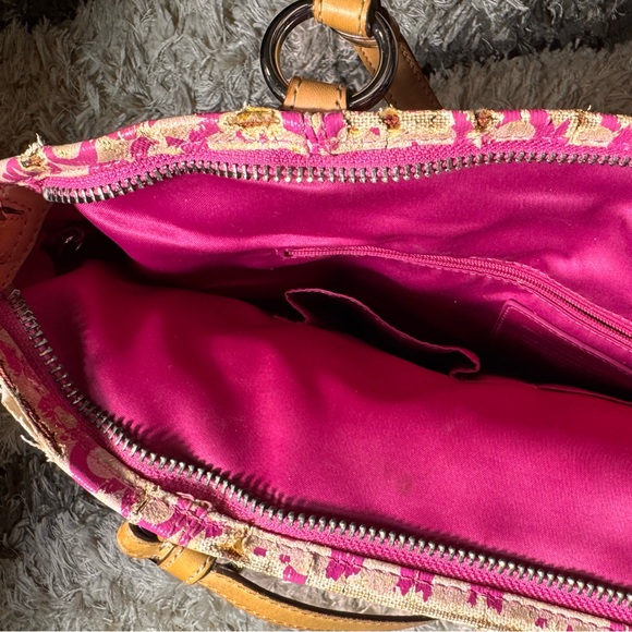 Coach - Picture 3 of 9